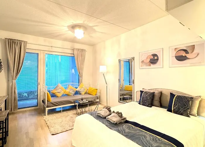 C&C Studio - Comfy Nest Near Airport & City Access