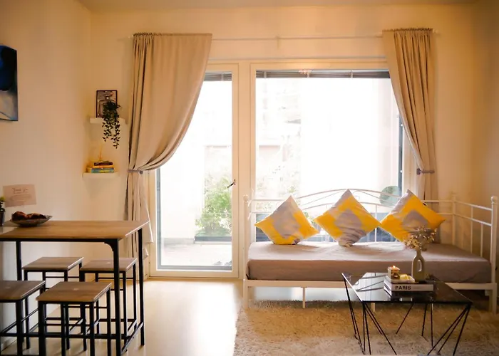 C&C Studio - Comfy Nest Near Airport & City Access