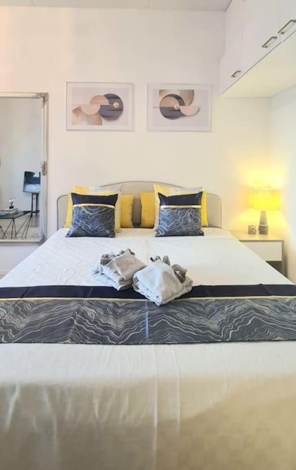 C&C Studio - Comfy Nest Near Airport & City Access *