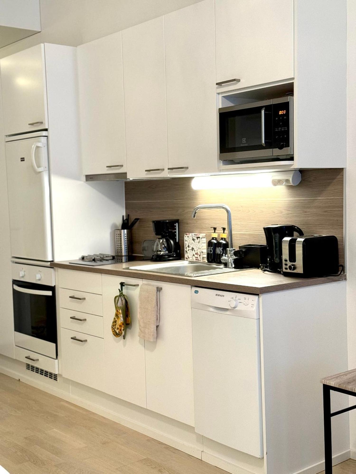 Apartment C&C Studio - Comfy Nest Near Airport & City Access *