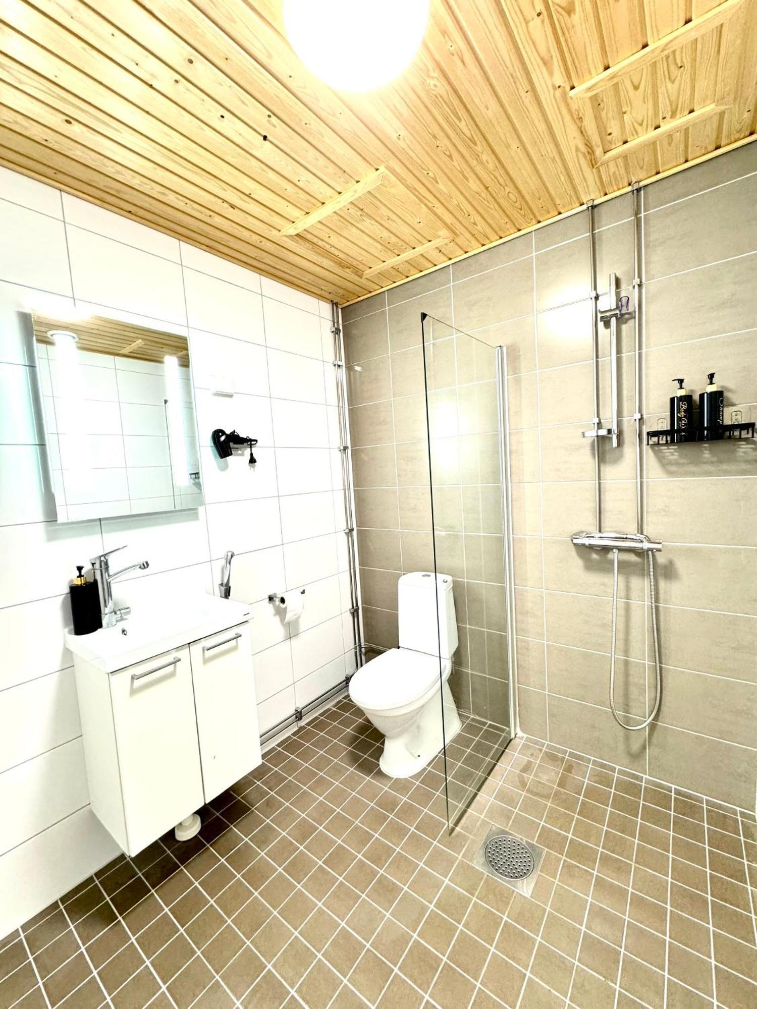 C&C Studio - Comfy Nest Near Airport & City Access