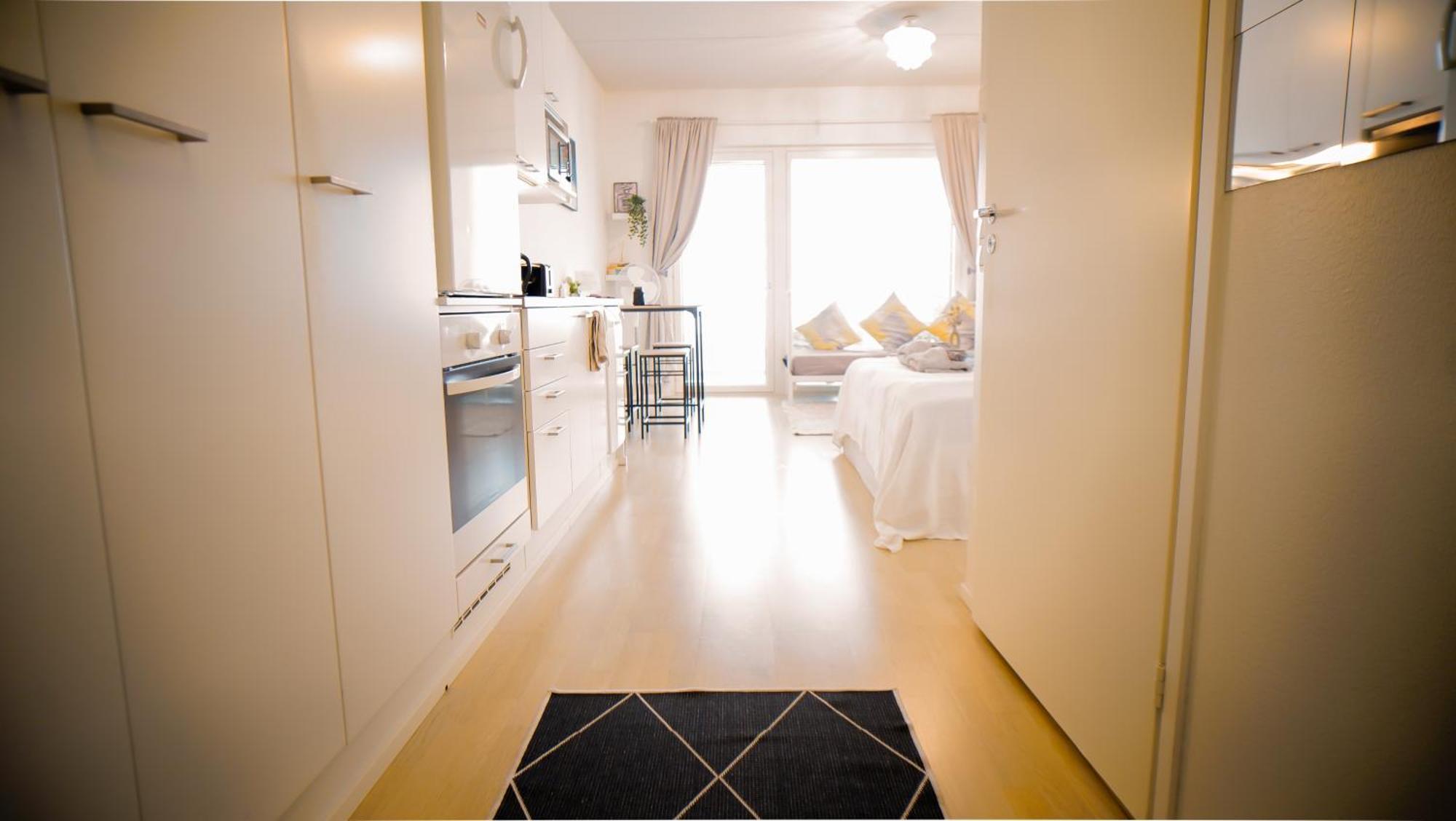 C&C Studio - Comfy Nest Near Airport & City Access