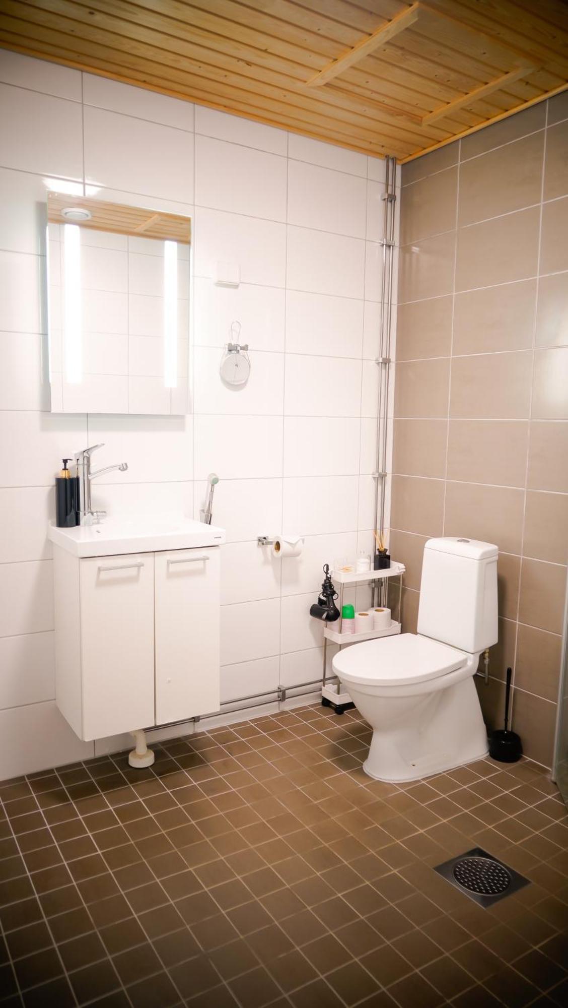 C&C Studio - Comfy Nest Near Airport & City Access