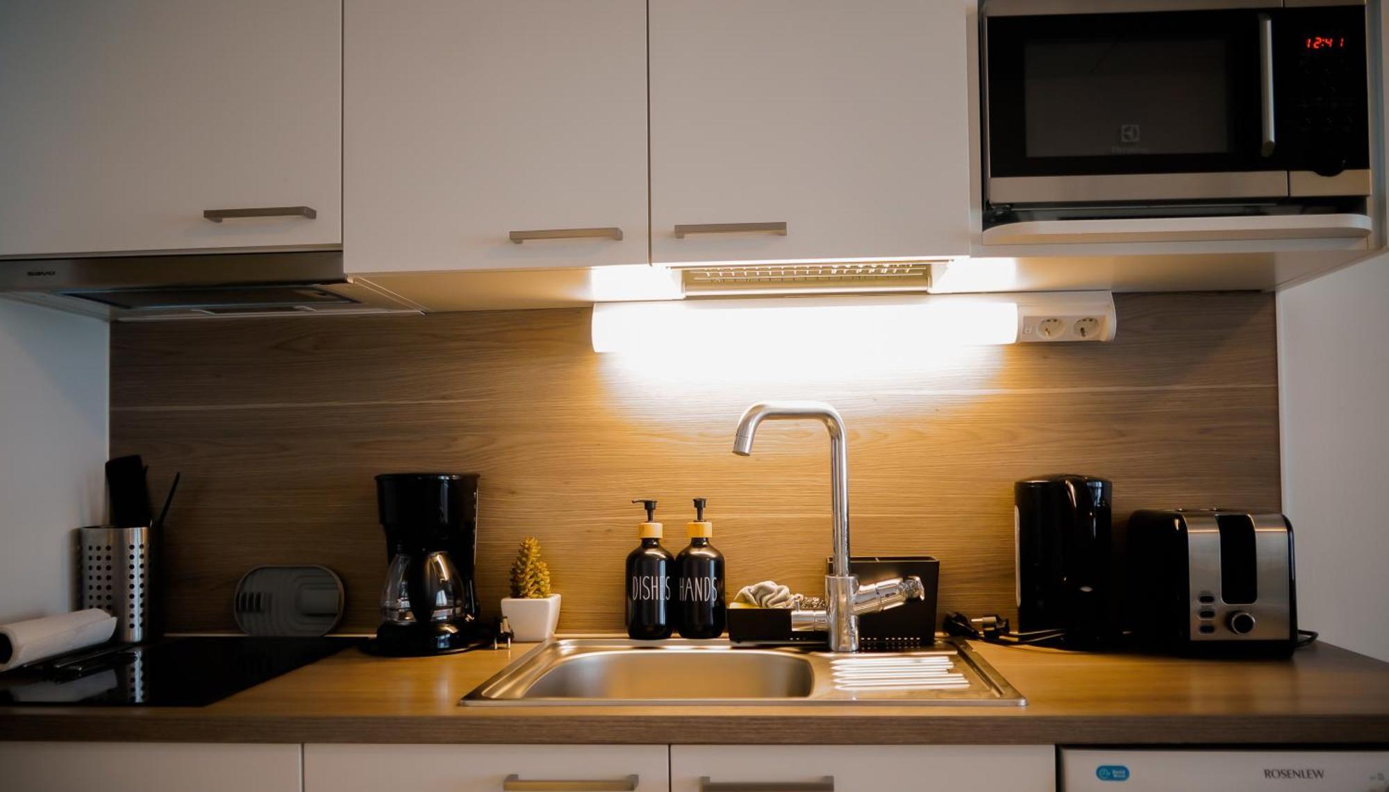 Apartment C&C Studio - Comfy Nest Near Airport & City Access *