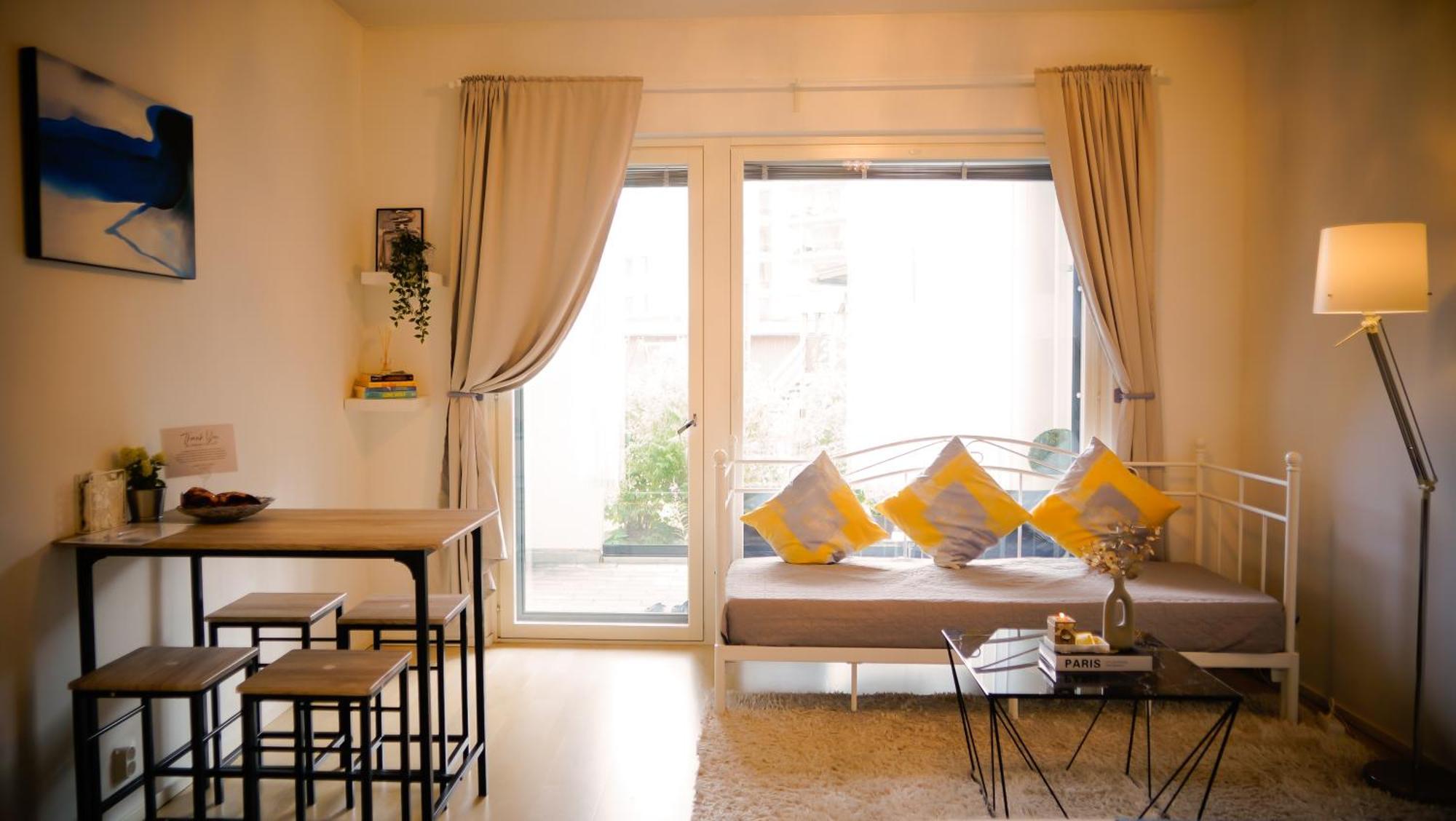 C&C Studio - Comfy Nest Near Airport & City Access Apartment *